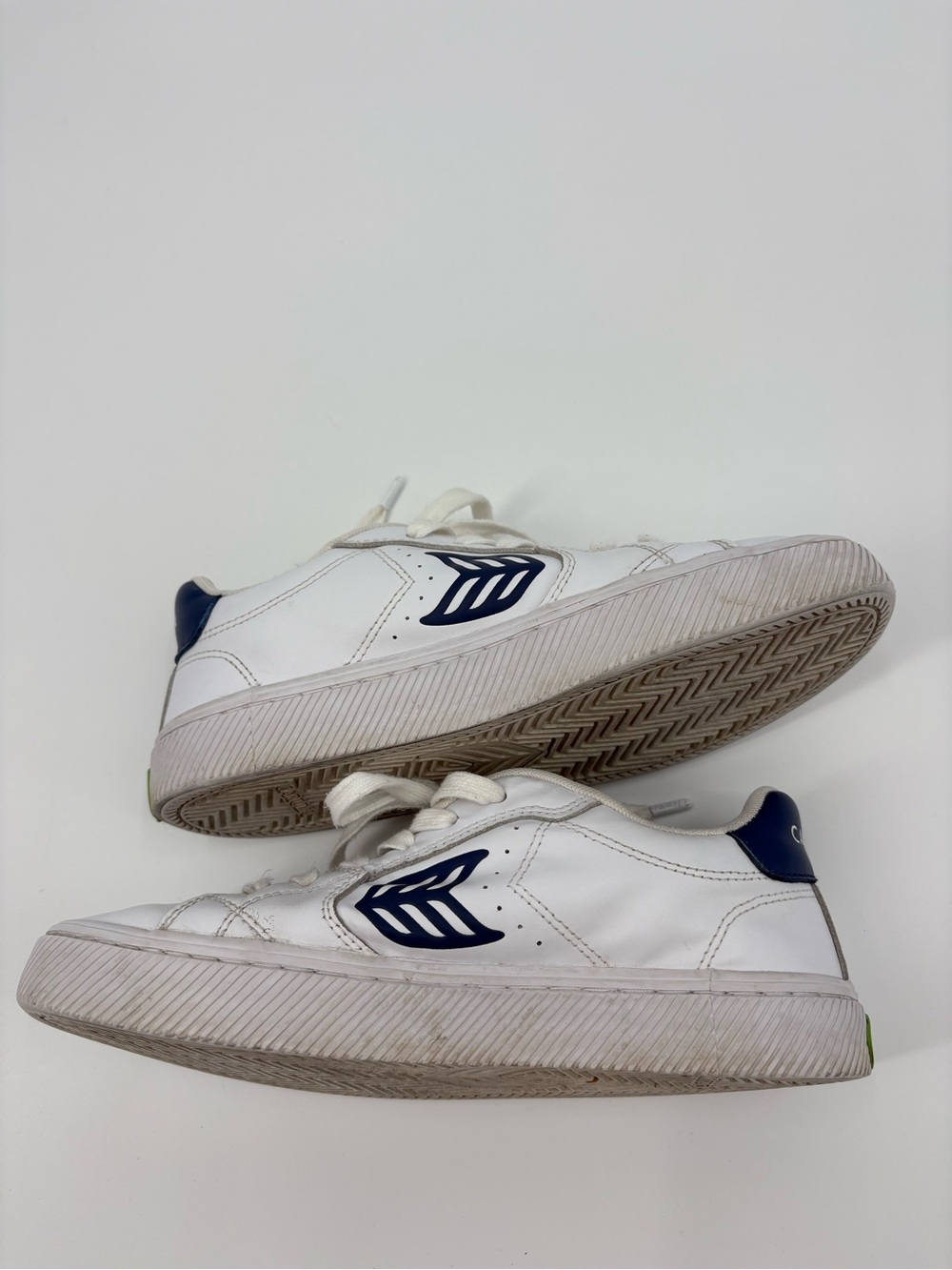 Cariuma Salvas White Leather Sneakers Blue Logo Unisex Women’s 7 Men’s 5.5 - Picture 12 of 15